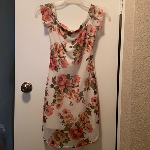cute soft floral dress - Picture 1 of 5